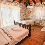 Likya House - Deniz Ve Doga Manzarali, Havuzlu