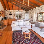 Likya House - Deniz Ve Doga Manzarali, Havuzlu Villa *