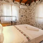 Likya House - Deniz Ve Doga Manzarali, Havuzlu