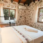 Villa Likya House - Deniz Ve Doga Manzarali, Havuzlu