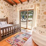 Villa Likya House - Deniz Ve Doga Manzarali, Havuzlu