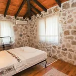 Likya House - Deniz Ve Doga Manzarali, Havuzlu *