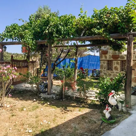 Likya House - Deniz Ve Doga Manzarali, Havuzlu Villa *
